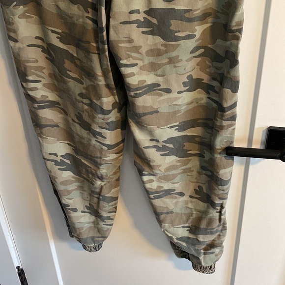 Gap Pull On Tencel Joggers Womens Size L Green Camo Elastic Drawcord Waist - Picture 11 of 13